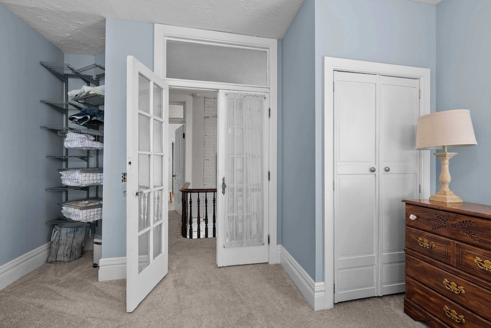 High Street Hideaway For 8