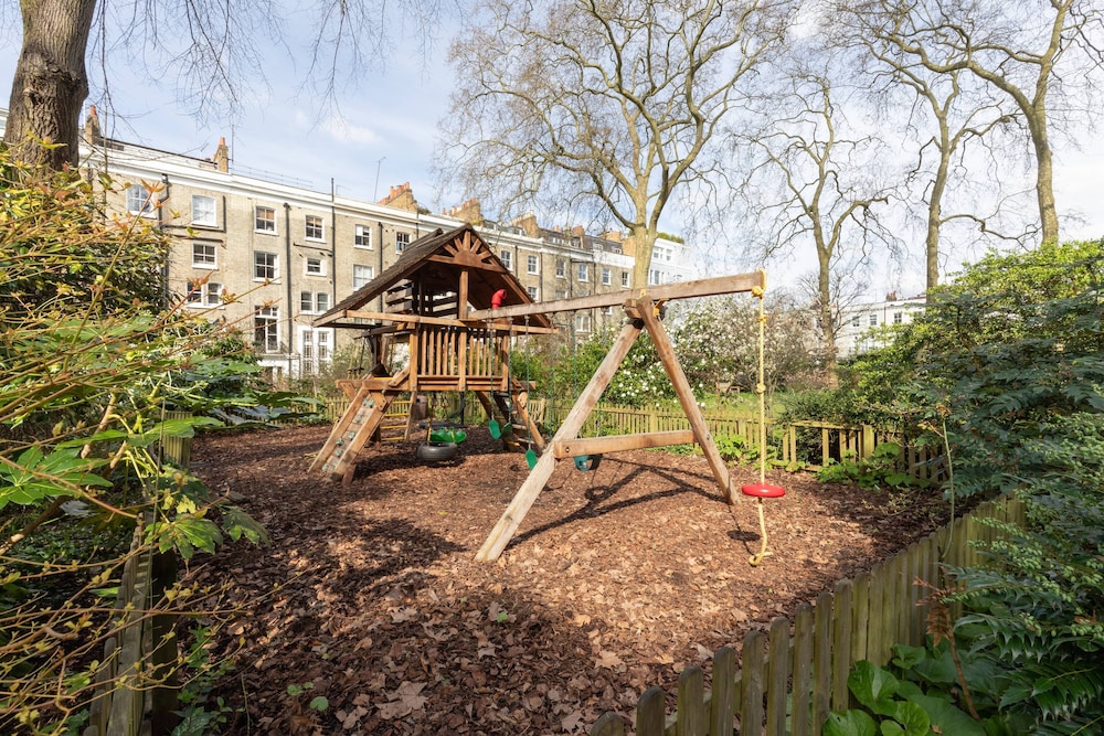 Ladbroke Gardens VII by Onefinestay
