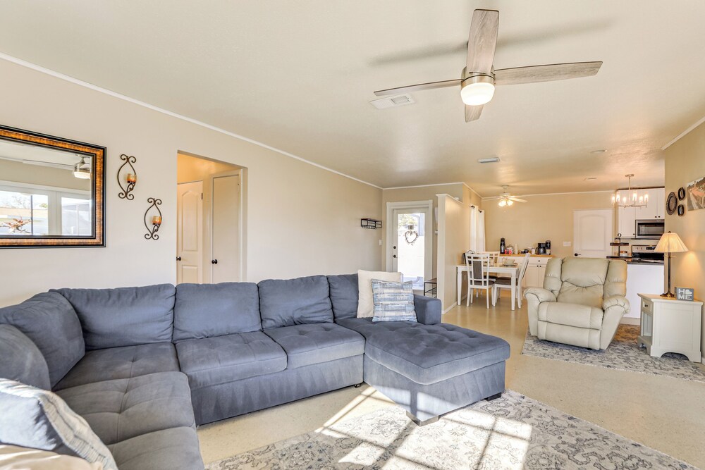 4 Mi to Historic Dtwn Venice: Home w/ Heated Pool!