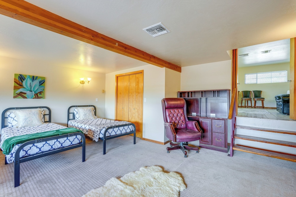 Close to Hiking & Biking: Mtn-view Phoenix Home