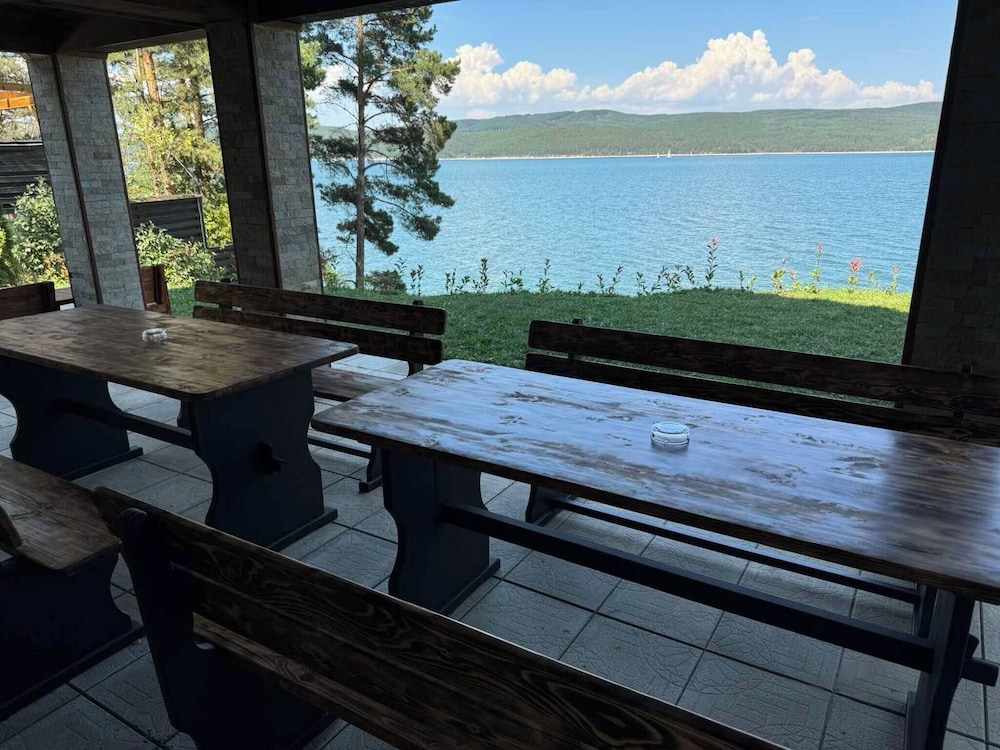 Villa Iskar Lake Residence
