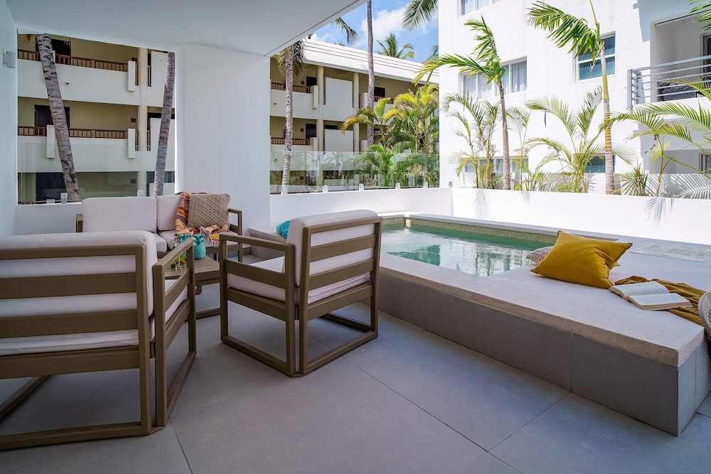 Luxury 3 Bedroom Apartment at the Beach