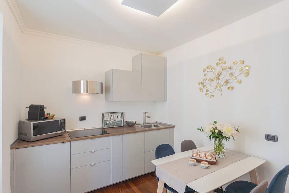 Lake Holiday Como by Rent all Como