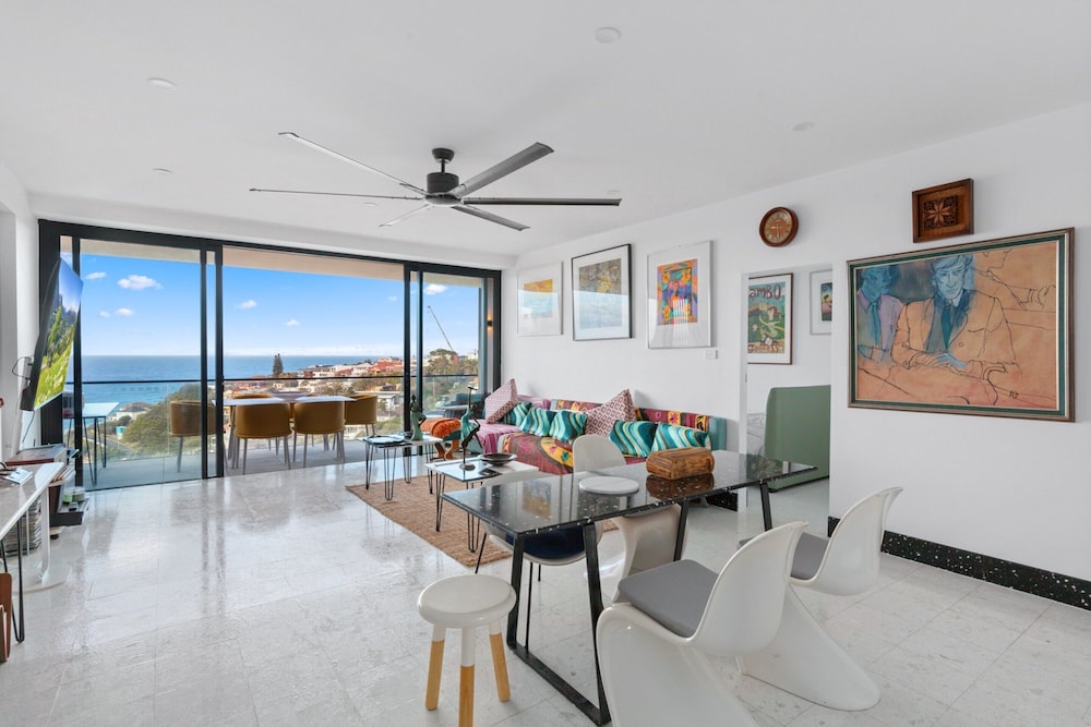 Bright Tamarama 2-bed With Balcony Water View