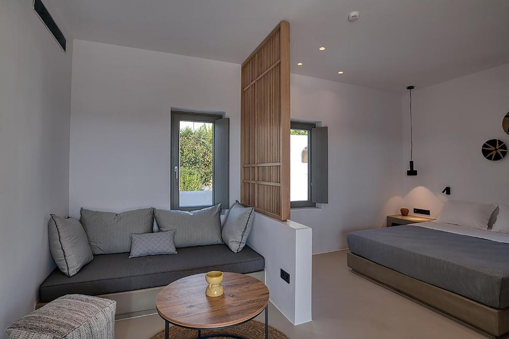 Clementina Paros view 3