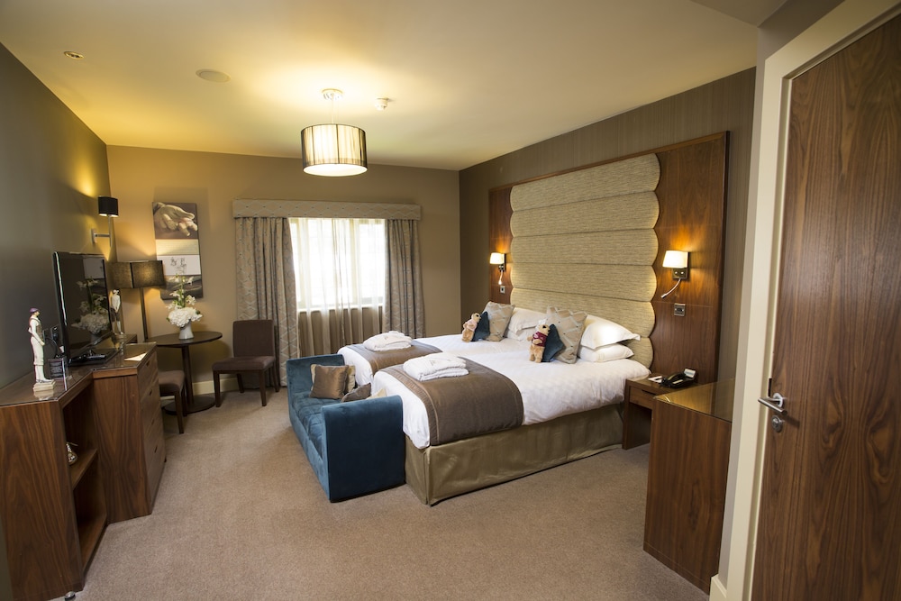 Knutsford Vacations - The Mere Golf Resort  Spa - Property Image 2
