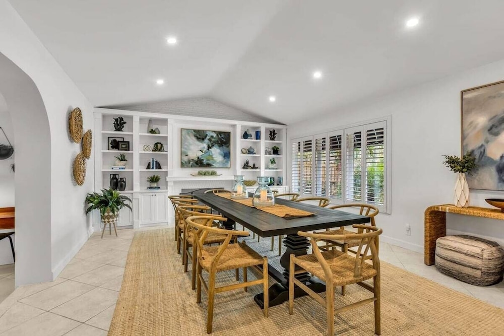 New Waterfront Oasis, Minutes to Beach, Eats, Shops