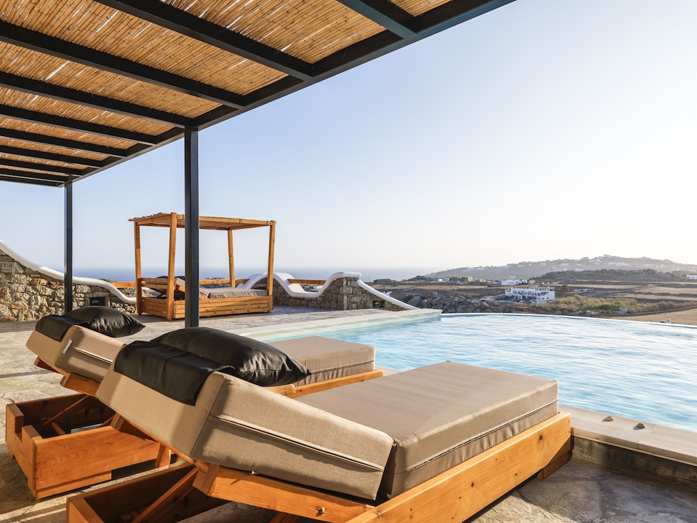 Evi Suites & Villas