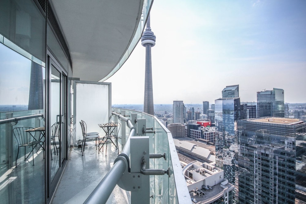 Sarkar Suites - Entertainment District