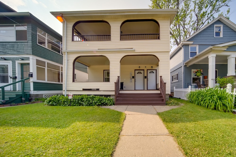 Ashtabula Vacation Rental w/ Covered Balcony view 2