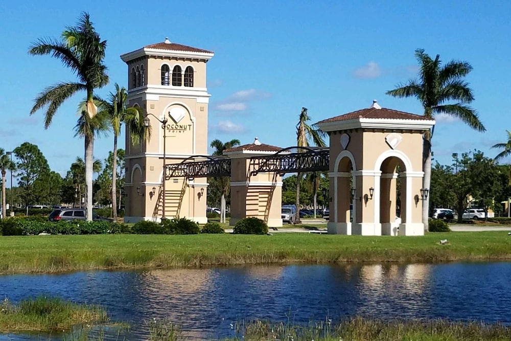 The Residences At Coconut Pointe 8203 view 4