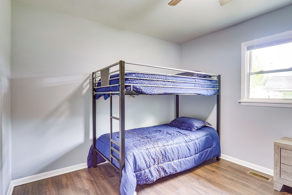 5 Mi to Dtwn: Family-friendly Fayetteville Home!