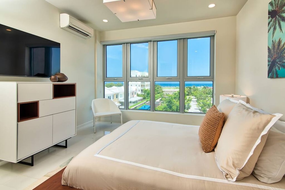 Stylish Paradise Luxury Waterfront Apartment at Soleil Residences