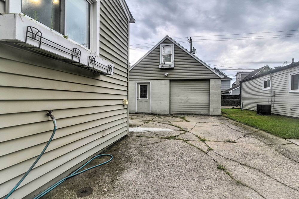 Trendy Birmingham House w/ Laundry Amenities! view 2