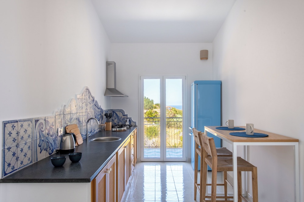 Sea Frame Design Apartments with Pool by Wonderful Italy