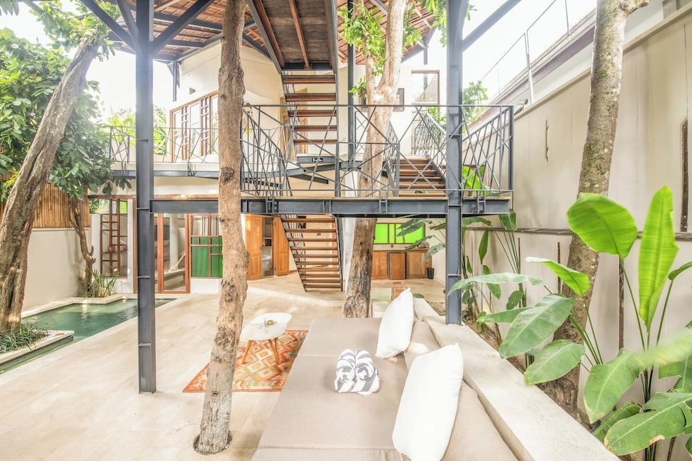 Stylish 2-br Villa With Pool, 800m Canggu Beach