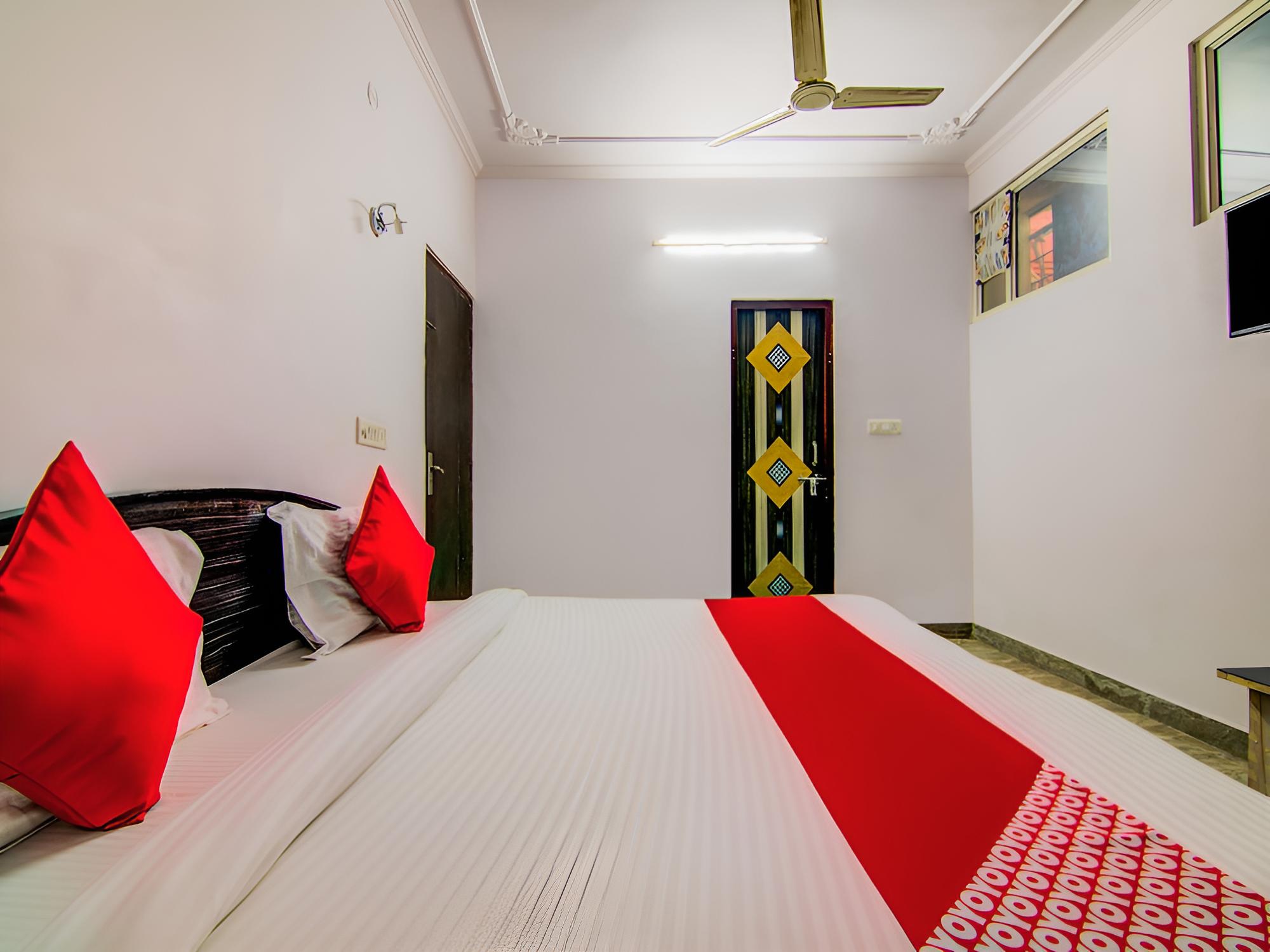 OYO 14066 hotel Govindi palace