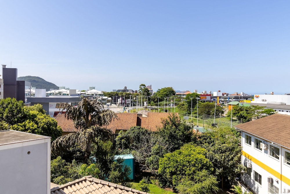 Cozy Apartment 3 Minutes From the Beach Cmi0301