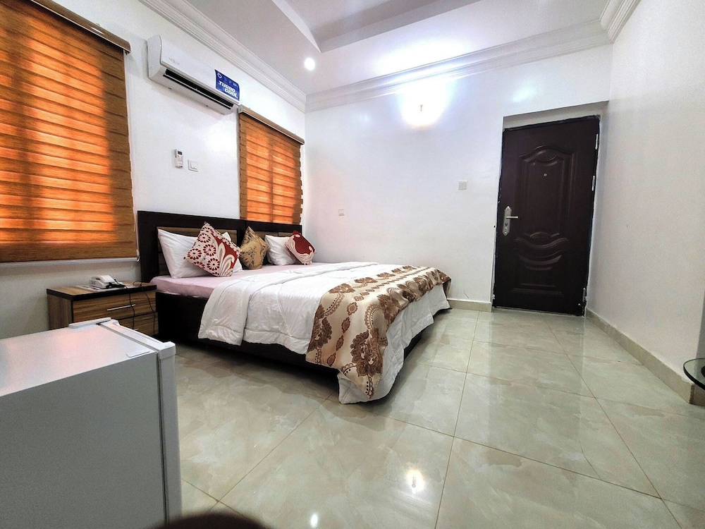 ROSSY'S APARTMENTS