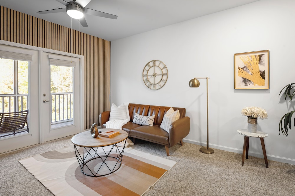 Luxurious Apartments - Pool Gym Bikes