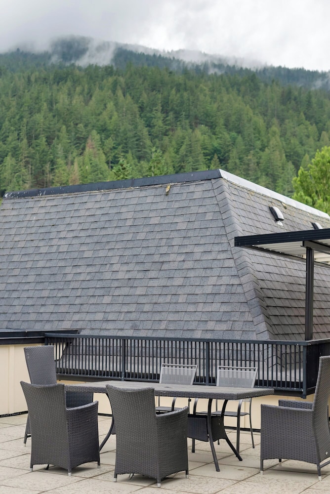 Elevated Escapes 2BR Suite Overlooking Lake - Image 4