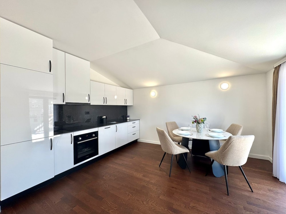 Sunny Bay Apartments