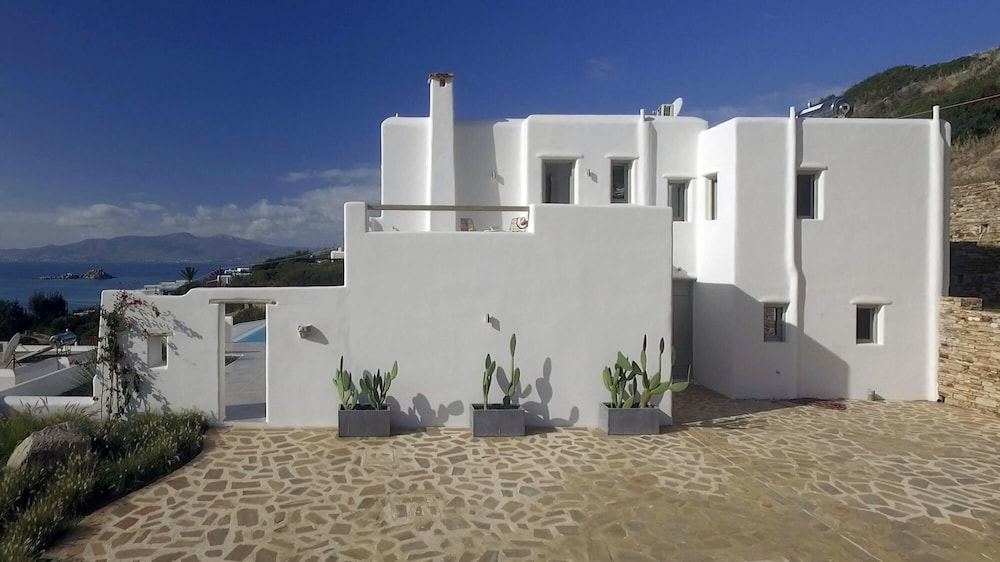 Villa Flo by Anamnesia Collection view 2