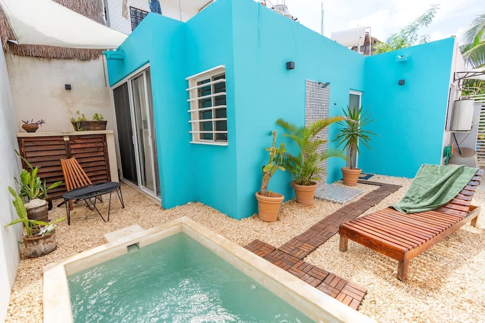 Tropical House With Private Pool in Downtown