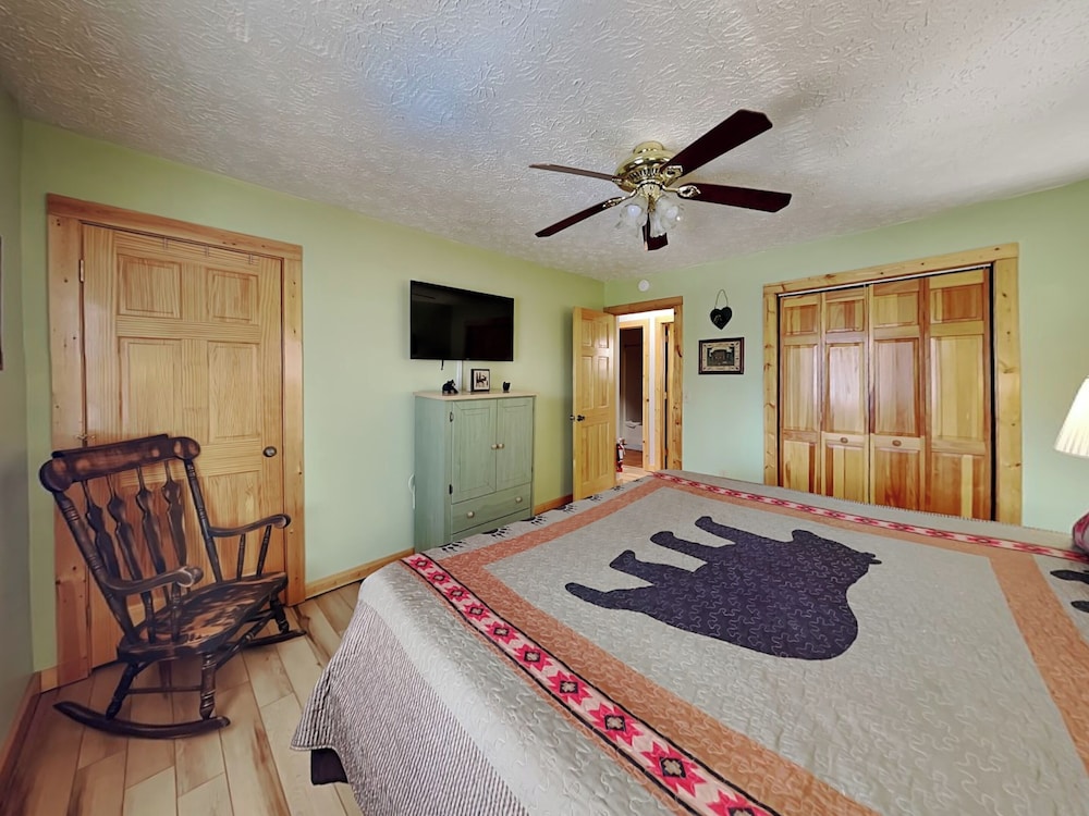 Honey Bear Hideaway by Jackson Mountain Rentals