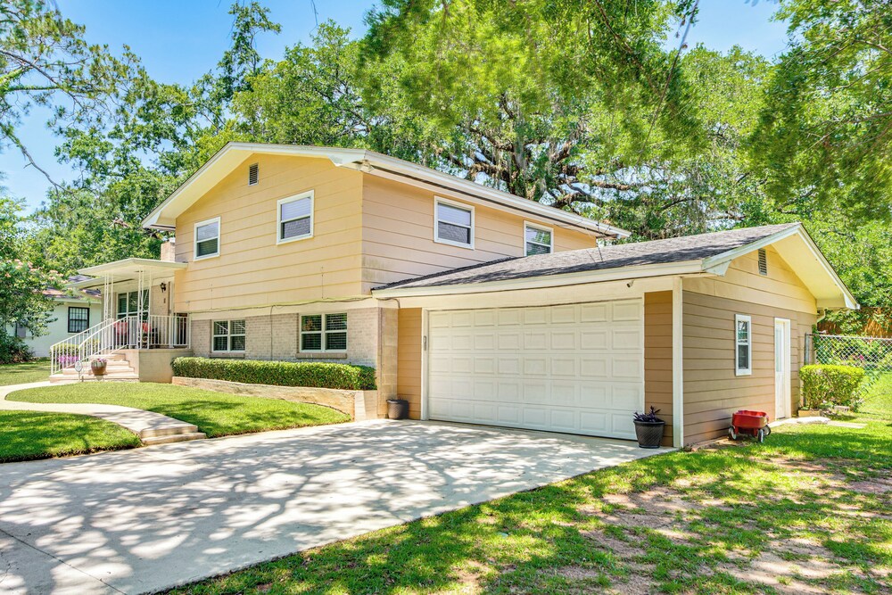 2 Mi to FSU & Famu: Home w/ Spacious Deck!