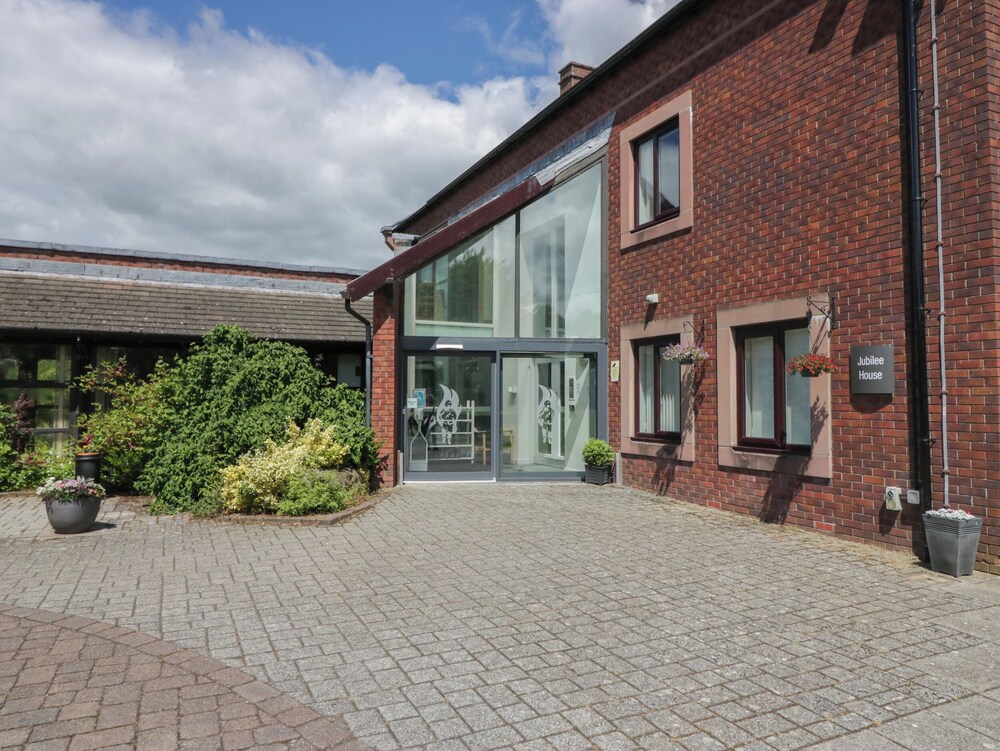 12 Eamont Park