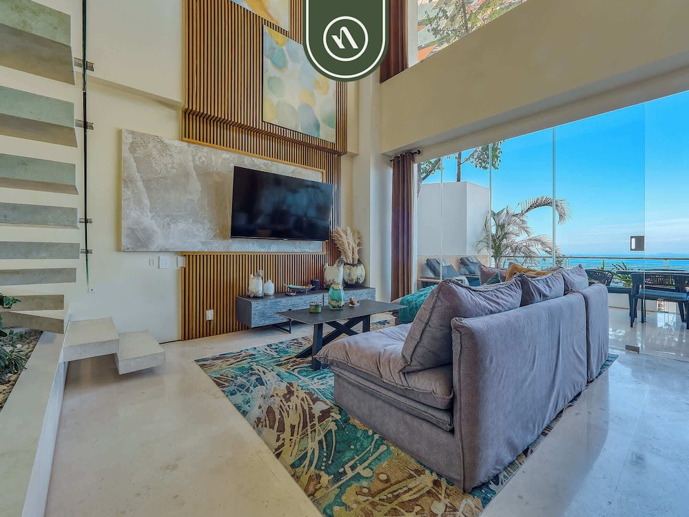 Two Story 2 BR Penthouse - Pool - Ocean View