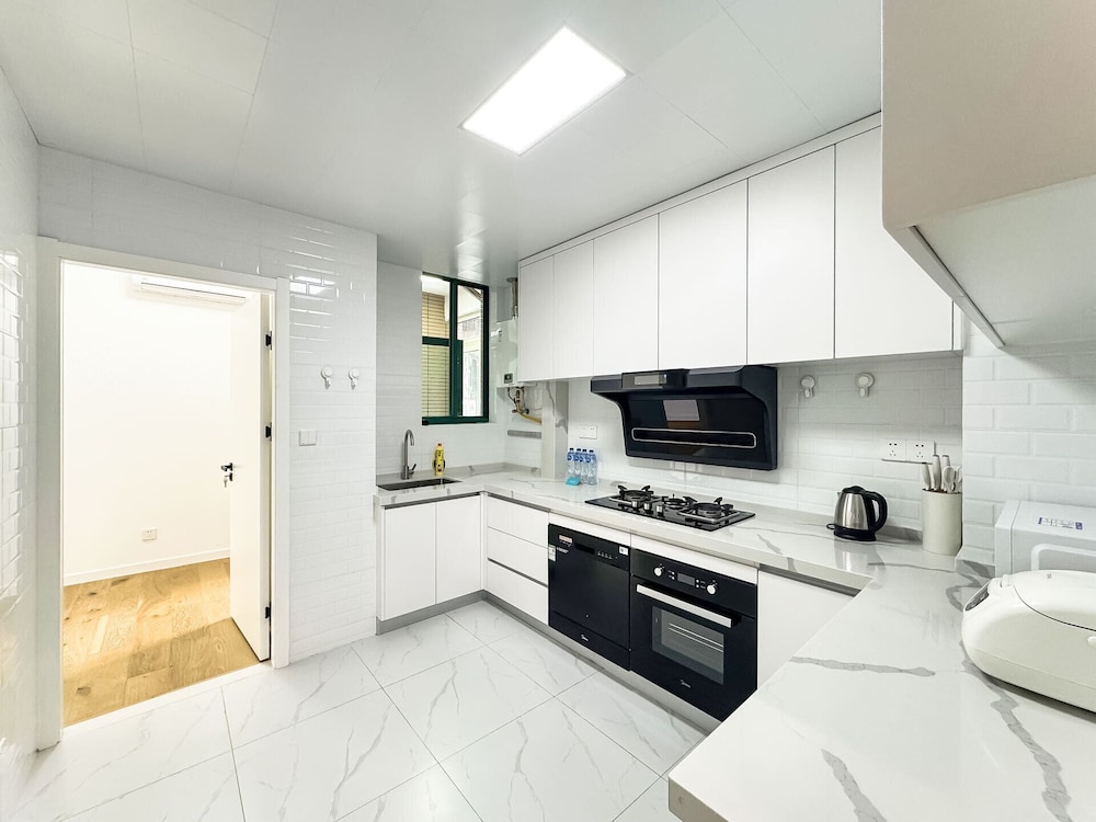 Tyms 2BR 2BA Apt Near MetroCity Line 1 9