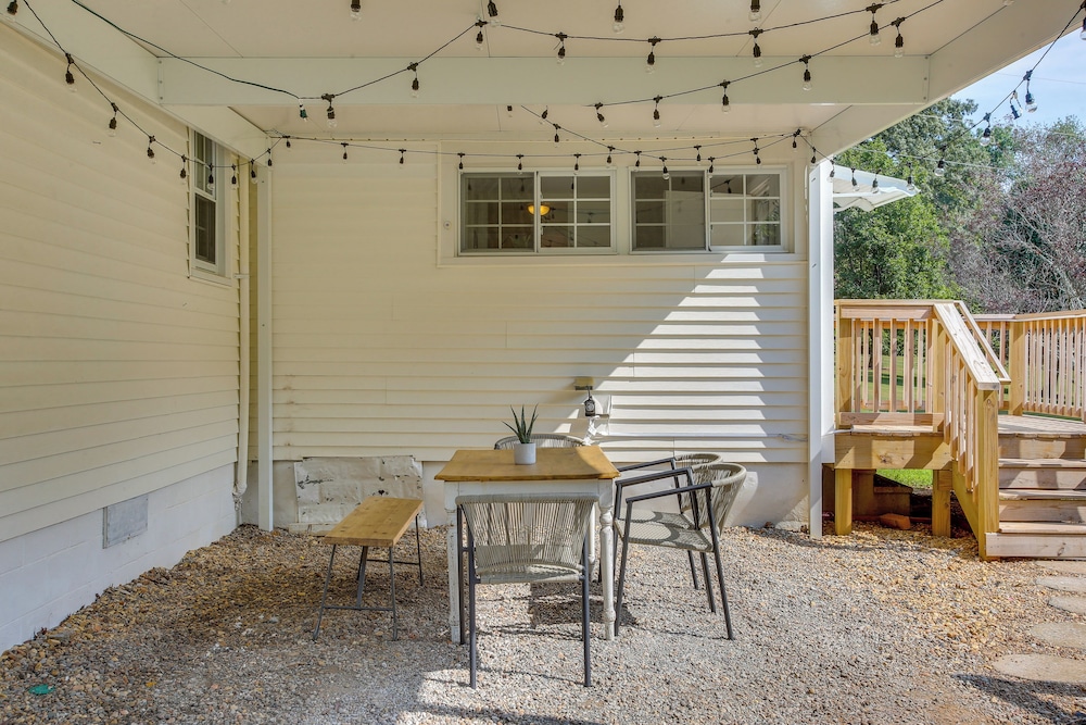 Home 9 Mi to Dtwn Springfield w/ Porch & Yard!