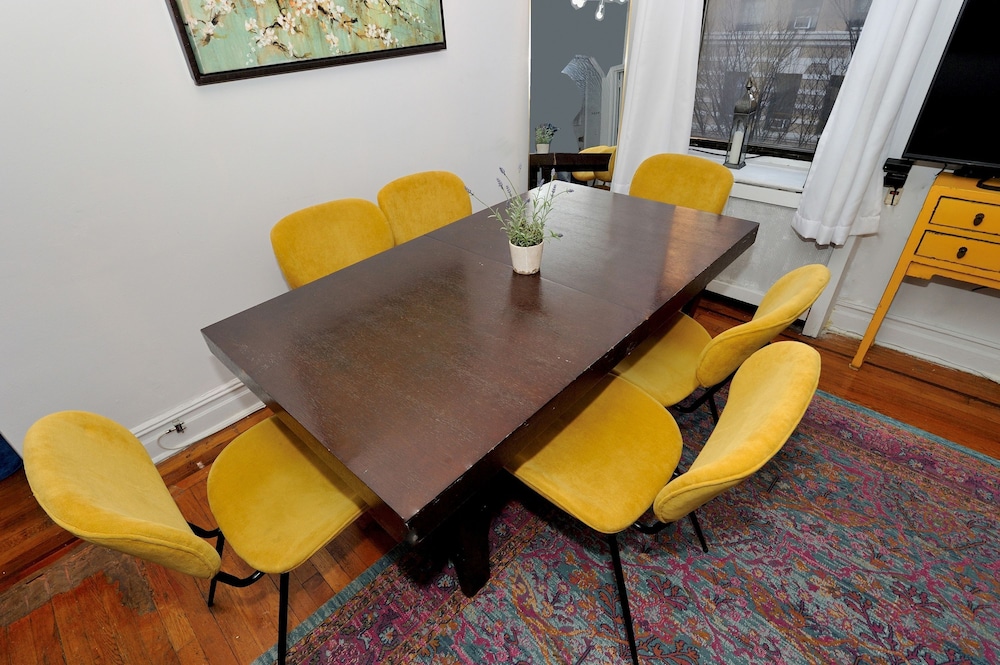Midtown West Furnished 3 Bedroom Apartment
