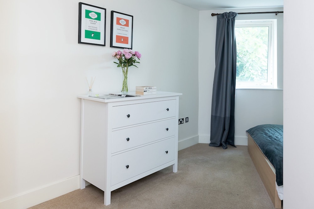 Spacious 2 Bed - Battersea High Street
