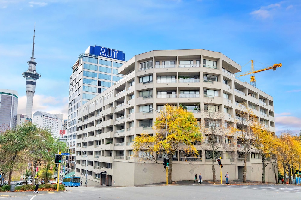 Chic & Stylish Apartment with Parking