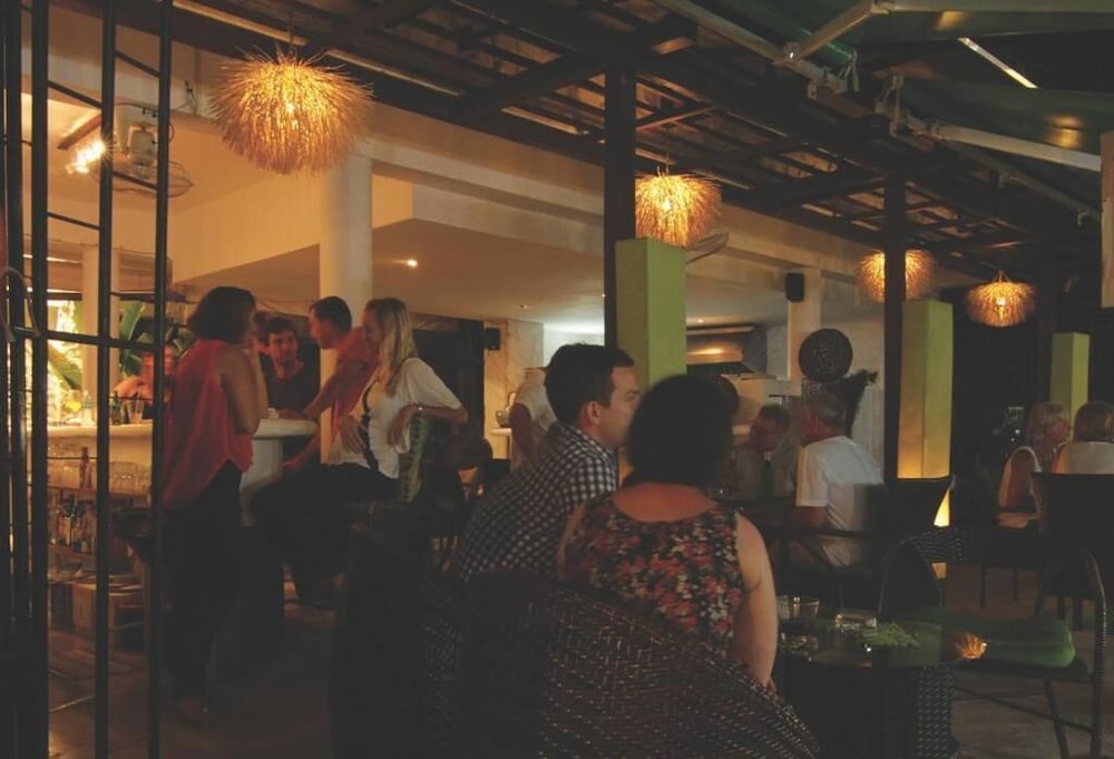 Food & Beverage