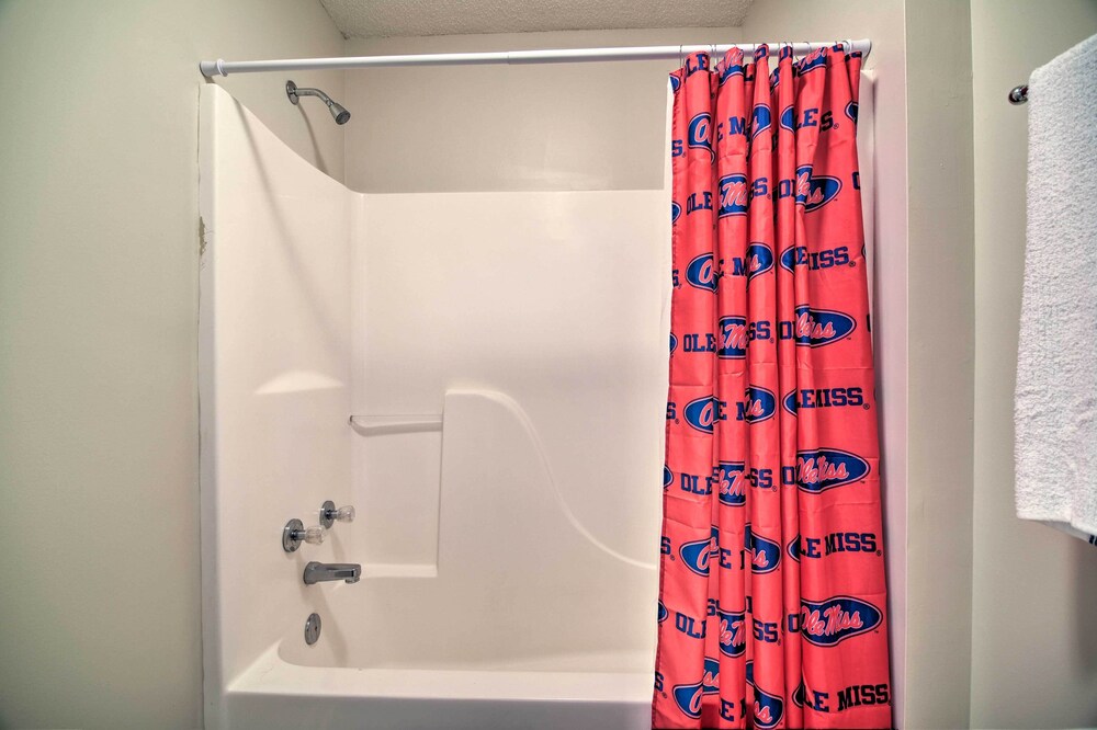 Oxford Vacations - Charming Oxford Home  1 Mi to Ole Miss Campus - Property Image 12