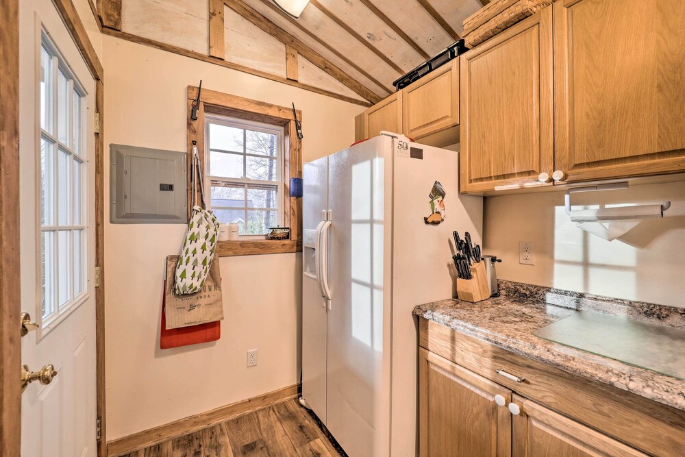High Country Newland Cabin w/ Deck + Fire Pit! view 5