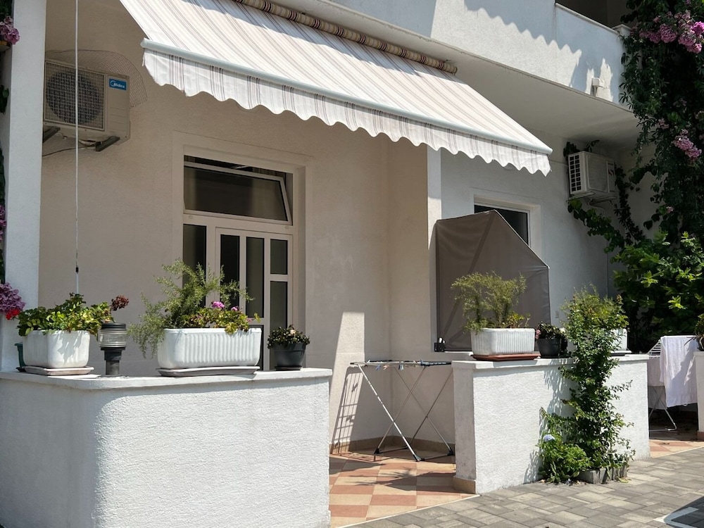 Jure - Ground Floor Studio-apartments - SA2