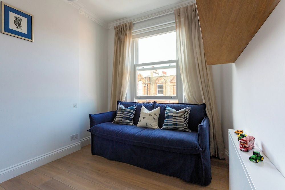 Cresswell Gardens IV by Onefinestay