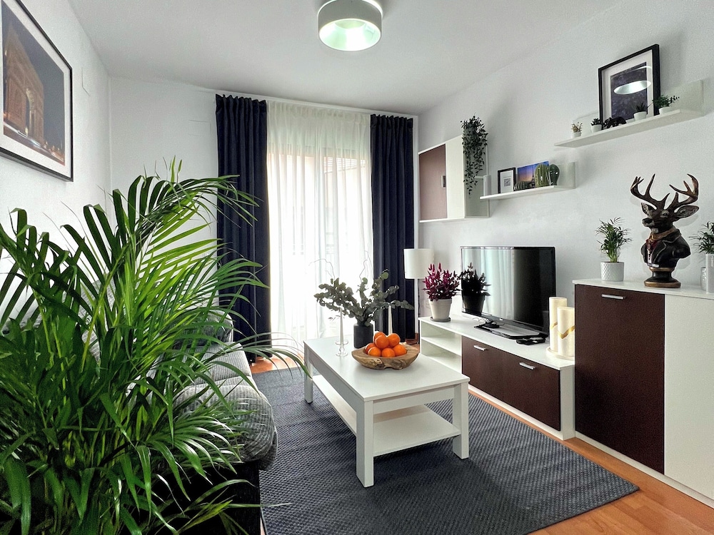 Valencia Oasis Retreat - 2 Bedroom Apartment