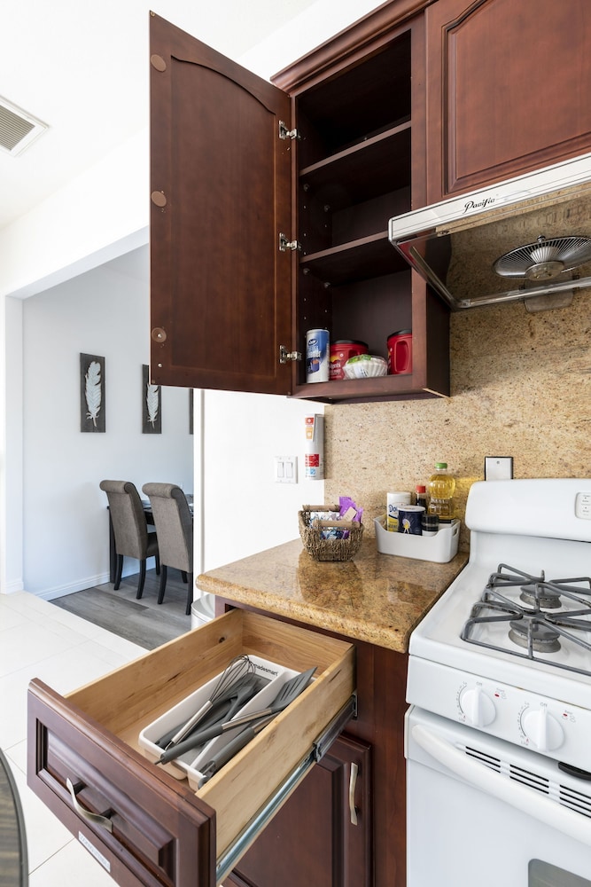 Elegant Retreat Modern Comforts Prime Location
