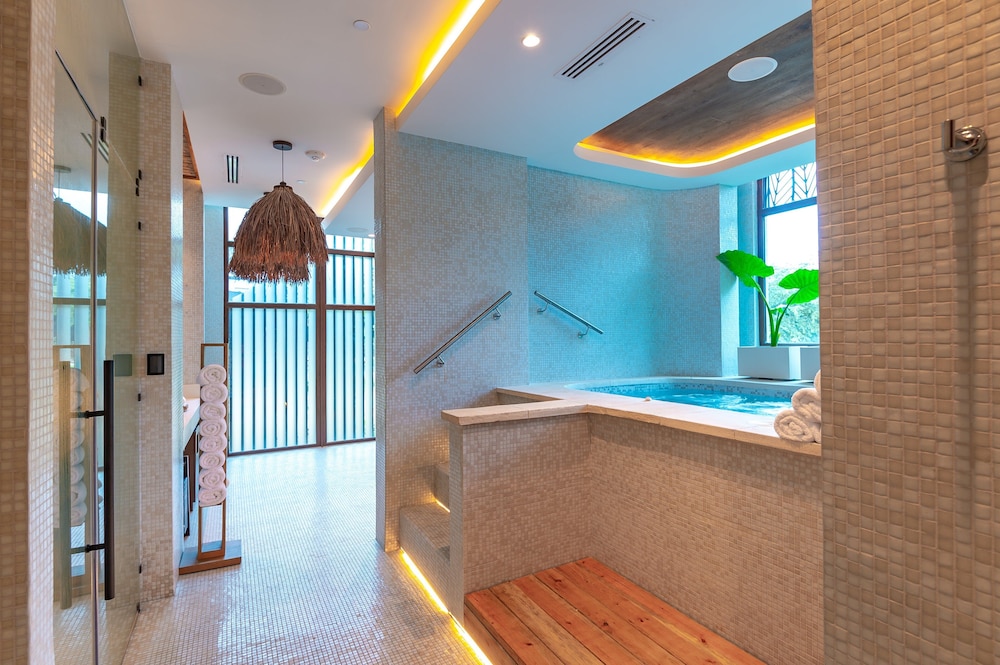 Kimpton Grand Roatan Resort And Spa by IHG - Photo 140