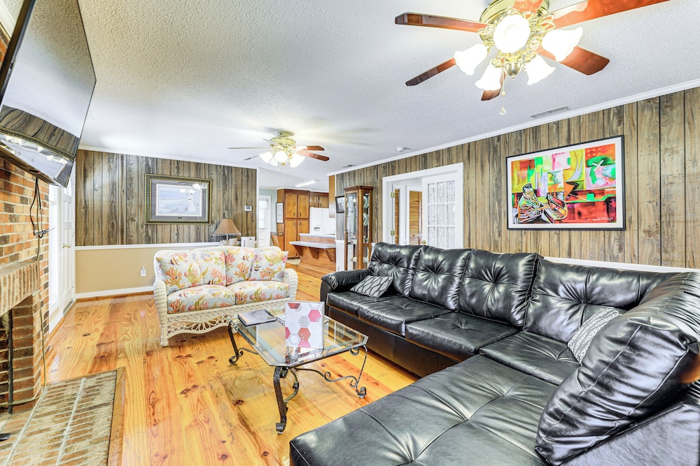 Boat Dock & Ramp: Canal-front Home!