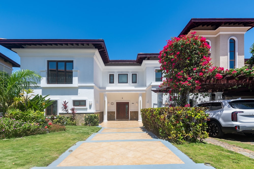 Pristine Bay 1005- Villa Loce 4 Bedroom Home