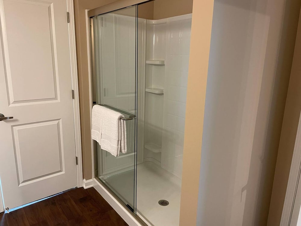 Cozy Dublin Penthouse 2BR W D Wifi
