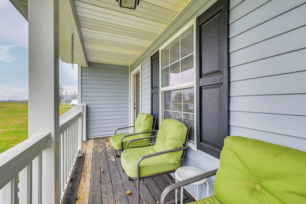 6 Mi to Mammoth Cave! Mtn-view Home w/ Fire Pit