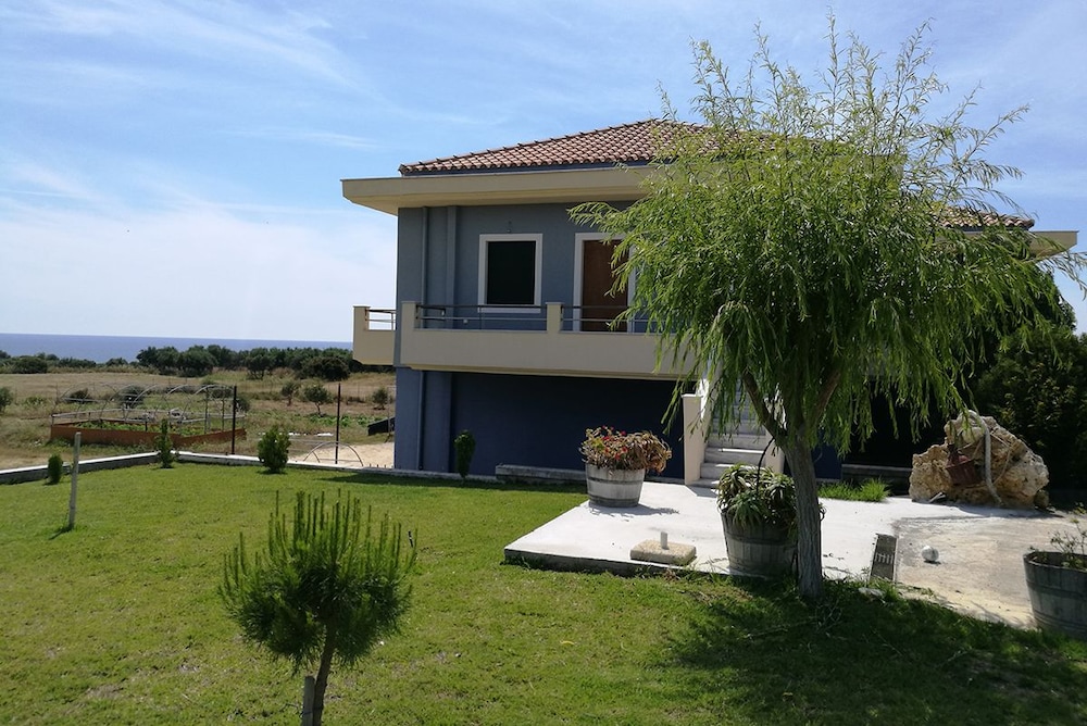 Alekos Beach Houses-Angelo